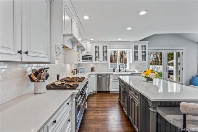 350 Dogwood Lane, Manhasset, NY 11030