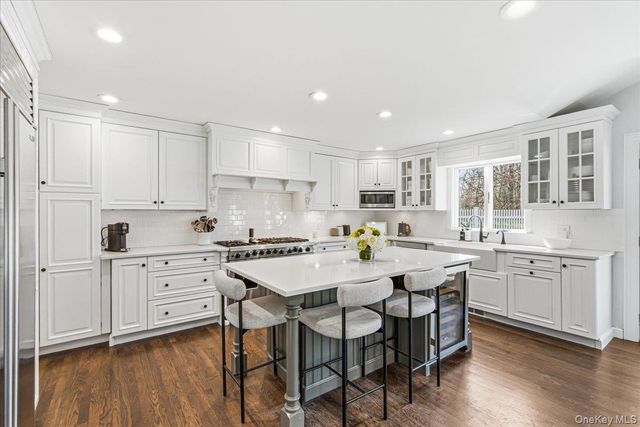 350 Dogwood Lane, Manhasset, NY 11030