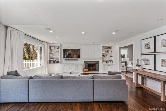 350 Dogwood Lane, Manhasset, NY 11030