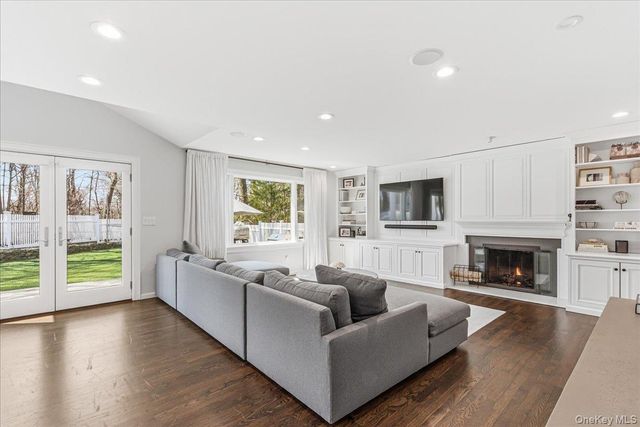 350 Dogwood Lane, Manhasset, NY 11030