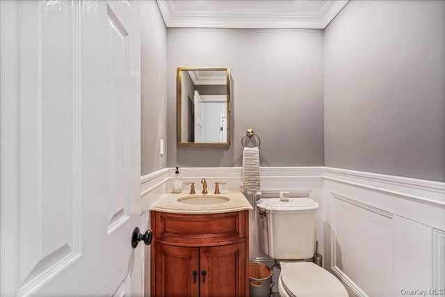 350 Dogwood Lane, Manhasset, NY 11030