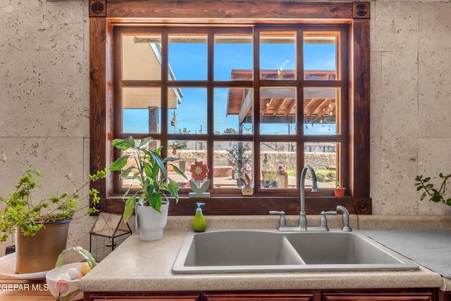 11268 Warbonnet Drive, El Paso, TX 79936