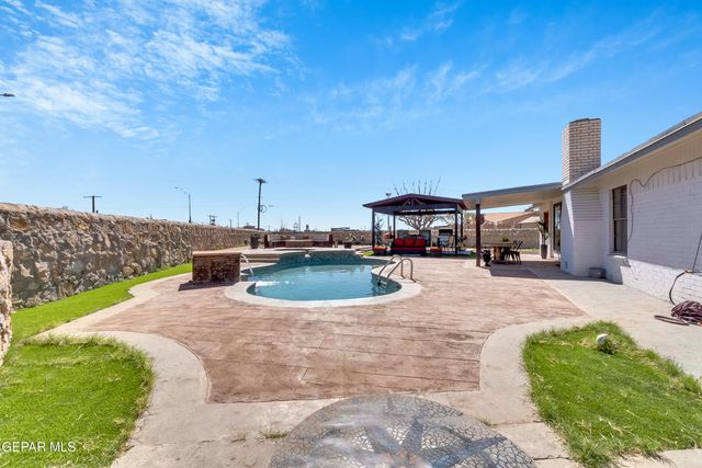 11268 Warbonnet Drive, El Paso, TX 79936