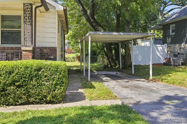 7809 elton, St Louis, MO 63123