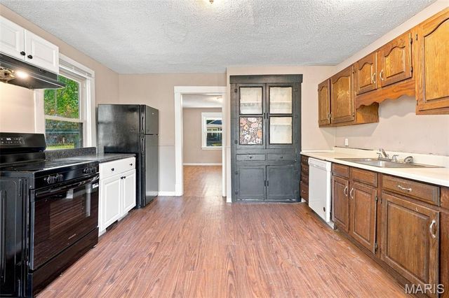 7809 elton, St Louis, MO 63123