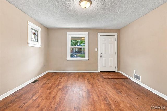 7809 elton, St Louis, MO 63123