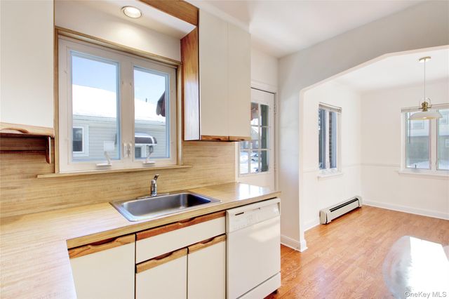 814 Benris Avenue, Franklin Square, NY 11010