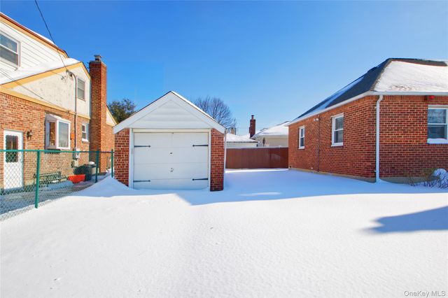 814 Benris Avenue, Franklin Square, NY 11010