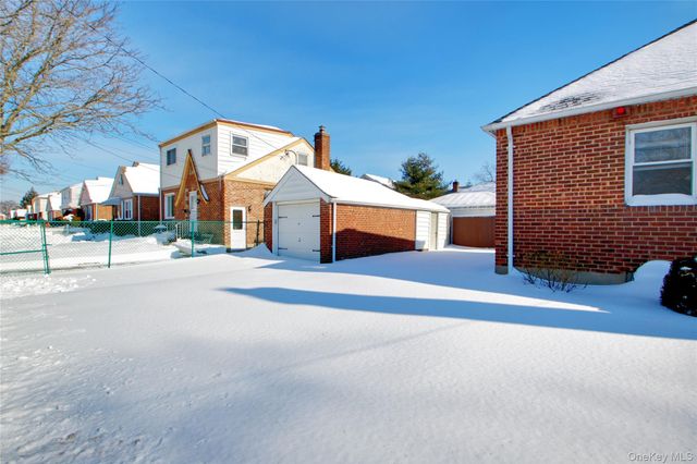 814 Benris Avenue, Franklin Square, NY 11010