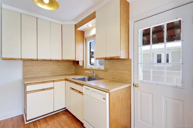 814 Benris Avenue, Franklin Square, NY 11010