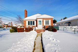 814 Benris Avenue, Franklin Square, NY 11010