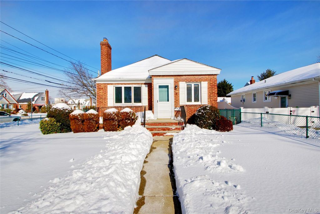 814 Benris Avenue, Franklin Square, NY 11010