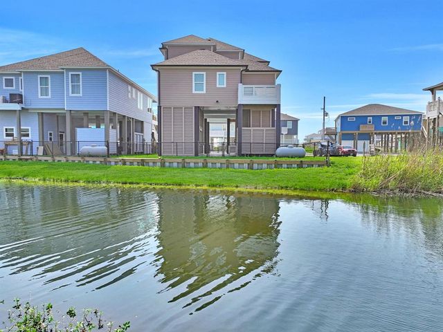 1983 Royalville Court, Crystal Beach, TX 77650
