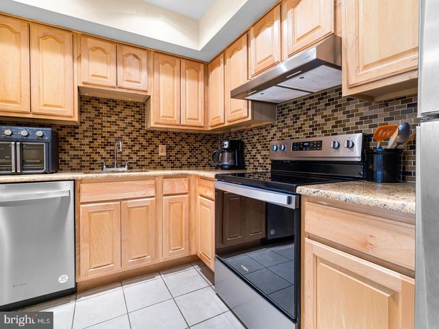 183 BASSWOOD CT, Warrington, PA 18976