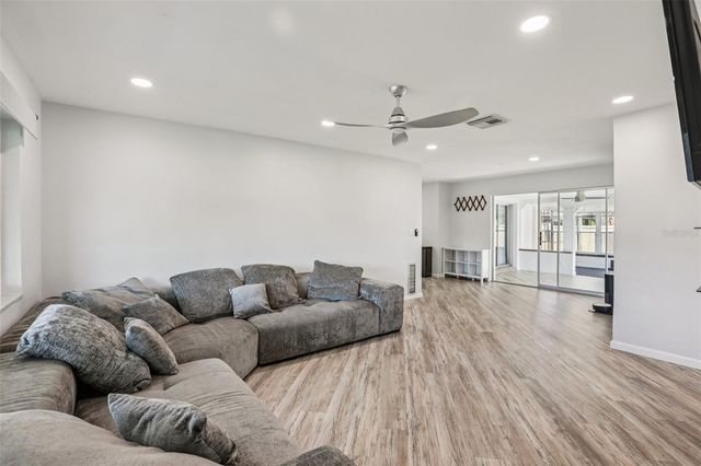 10569 LAKE VISTA DRIVE, Seminole, FL 33772