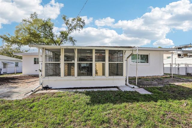 10569 LAKE VISTA DRIVE, Seminole, FL 33772