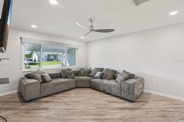 10569 LAKE VISTA DRIVE, Seminole, FL 33772