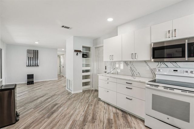 10569 LAKE VISTA DRIVE, Seminole, FL 33772