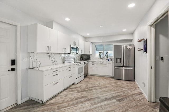 10569 LAKE VISTA DRIVE, Seminole, FL 33772