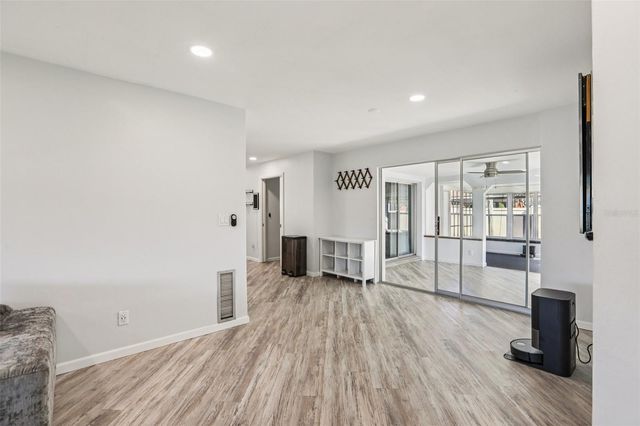 10569 LAKE VISTA DRIVE, Seminole, FL 33772