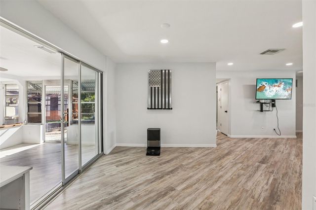 10569 LAKE VISTA DRIVE, Seminole, FL 33772