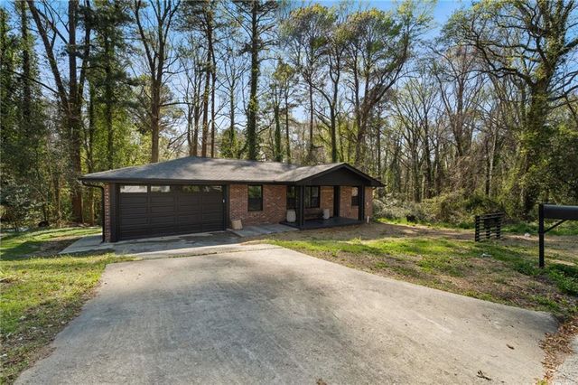 2746 Dale Creek Drive NW, Atlanta, GA 30318