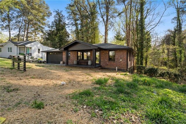 2746 Dale Creek Drive NW, Atlanta, GA 30318