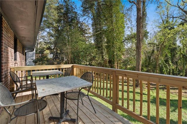 2746 Dale Creek Drive NW, Atlanta, GA 30318