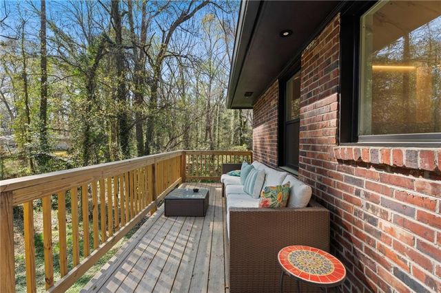 2746 Dale Creek Drive NW, Atlanta, GA 30318