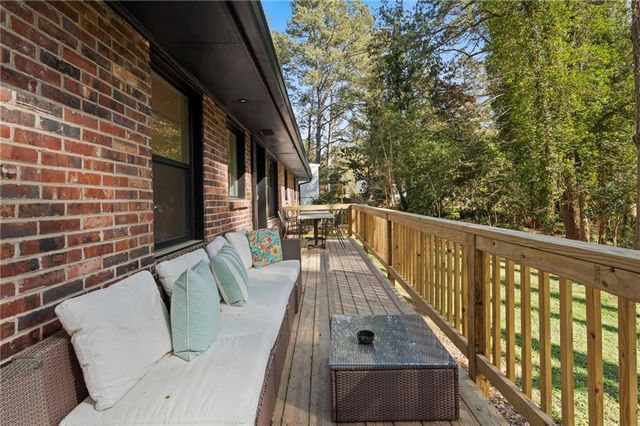 2746 Dale Creek Drive NW, Atlanta, GA 30318