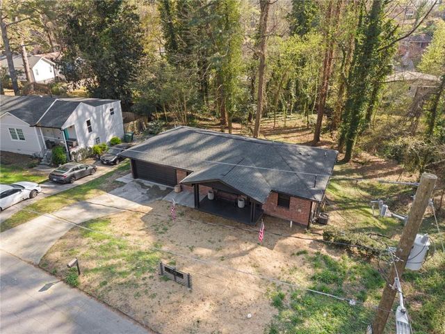2746 Dale Creek Drive NW, Atlanta, GA 30318