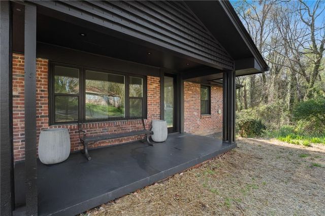 2746 Dale Creek Drive NW, Atlanta, GA 30318