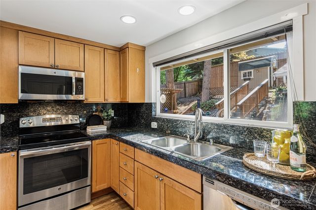 6525 154th Avenue NE, Redmond, WA 98052
