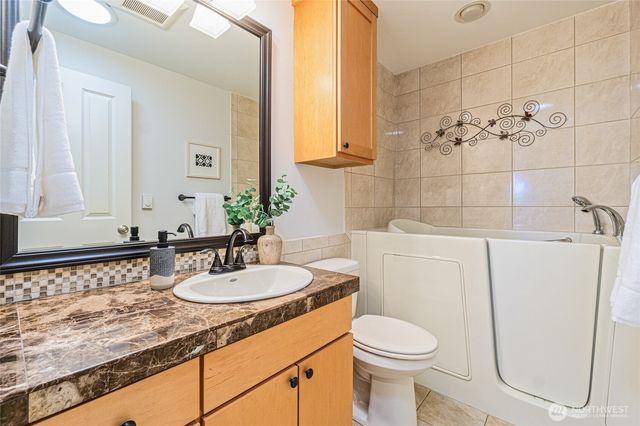6525 154th Avenue NE, Redmond, WA 98052
