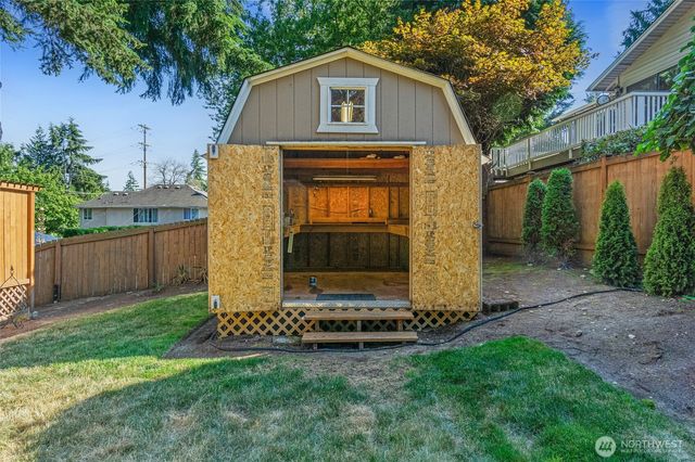 6525 154th Avenue NE, Redmond, WA 98052