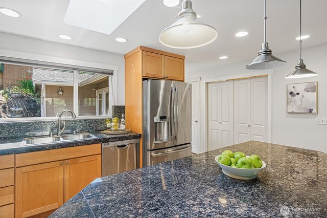 6525 154th Avenue NE, Redmond, WA 98052