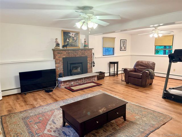 15 Trenton Road, Fishkill, NY 12524