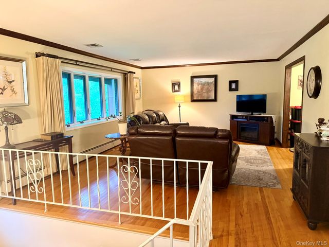 15 Trenton Road, Fishkill, NY 12524
