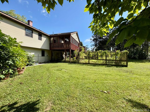 15 Trenton Road, Fishkill, NY 12524