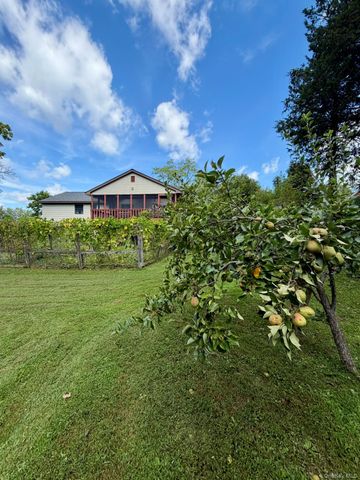 15 Trenton Road, Fishkill, NY 12524