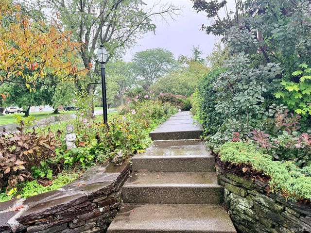 15 Trenton Road, Fishkill, NY 12524