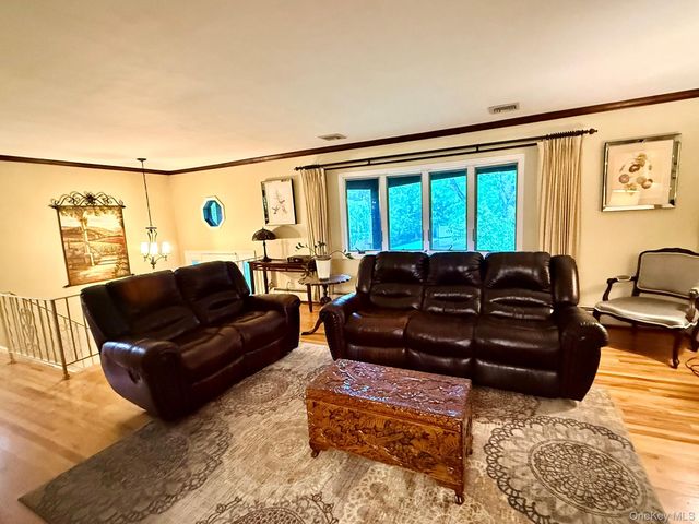 15 Trenton Road, Fishkill, NY 12524