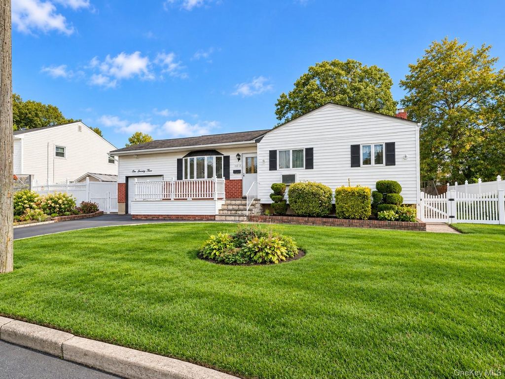 1073 Oakneck Road, Bay Shore, NY 11706 — exterior