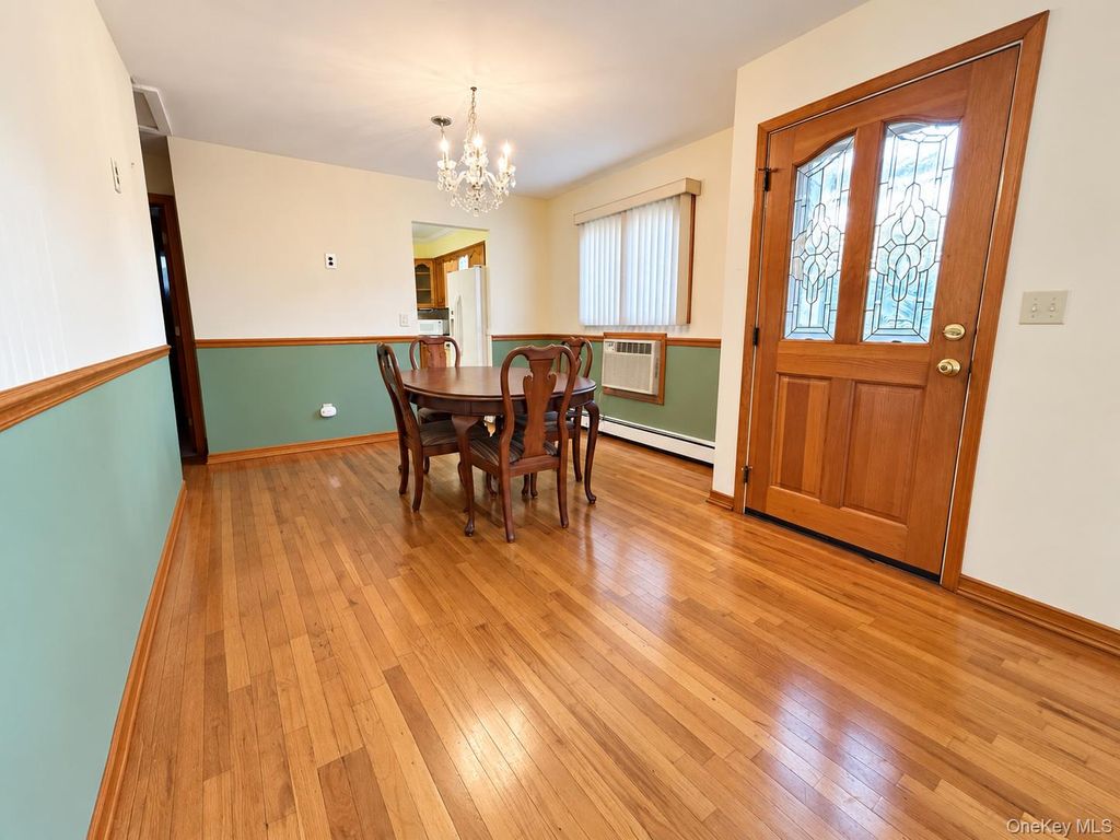1073 Oakneck Road, Bay Shore, NY 11706 — photo 4