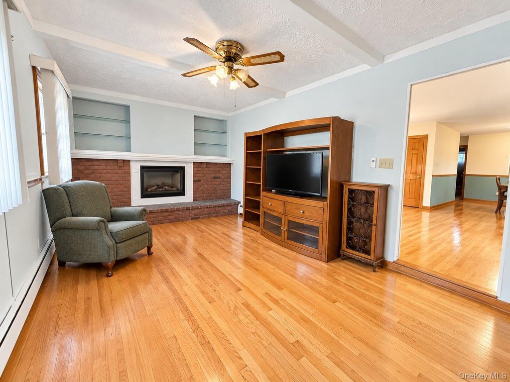 1073 Oakneck Road, Bay Shore, NY 11706 — photo 5