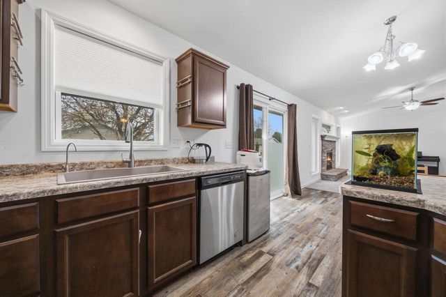 8 W Gailen Lane, Milton, WI 53563