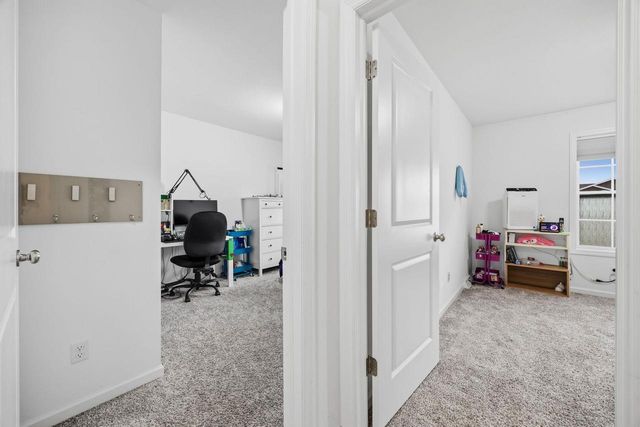 8 W Gailen Lane, Milton, WI 53563