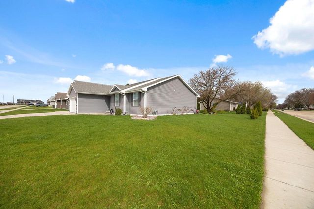 8 W Gailen Lane, Milton, WI 53563
