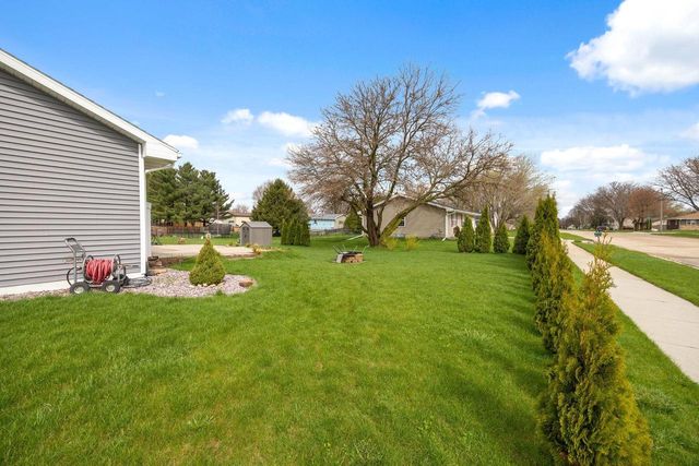 8 W Gailen Lane, Milton, WI 53563