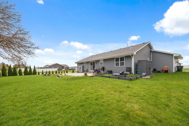 8 W Gailen Lane, Milton, WI 53563